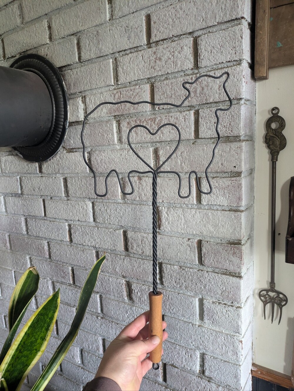 Vintage Primitive Wire Sheep Rug Beater Wall Decor - Heart Center & Wood Handle